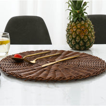 Load image into Gallery viewer, 14 Inch Round Woven Placemats, Non Slip Heat Resistant Plastic Table Mats,Table Placemat For Household Use,Round Rattan Placemats Braided Cup Coasters For Drink Kitchen Dining Table Decoration Brown