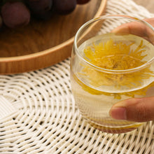 Load image into Gallery viewer, 14 Inch Round Woven Placemats, Non Slip Heat Resistant Plastic Table Mats,Table Placemat For Household Use,Round Rattan Placemats Braided Cup Coasters For Drink Kitchen Dining Table Decoration,Brown White
