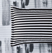 Load image into Gallery viewer, Lucas microfiber reversible quilt cover set-queen size
